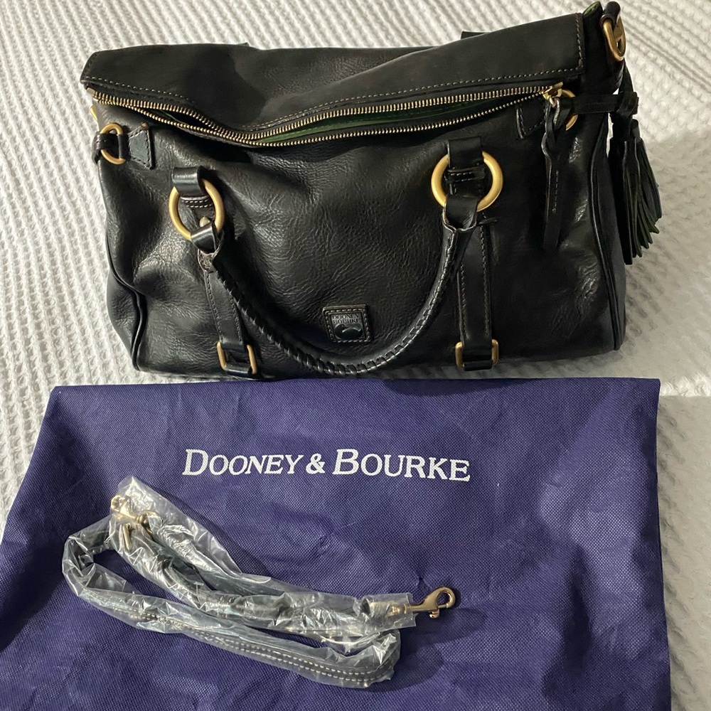 Dooney & Bourke purse in great condition.
